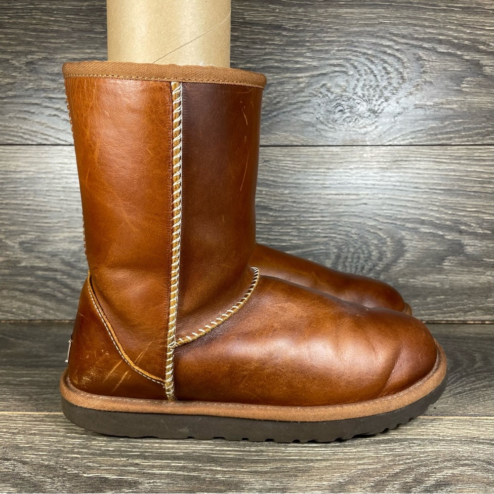 UGG Women's Size 9 Classic Short Brown Leather Sheepskin Shearling Lined Boots